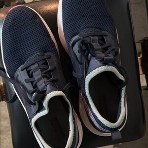 Navy Blue Skechers go run women’s 8.5